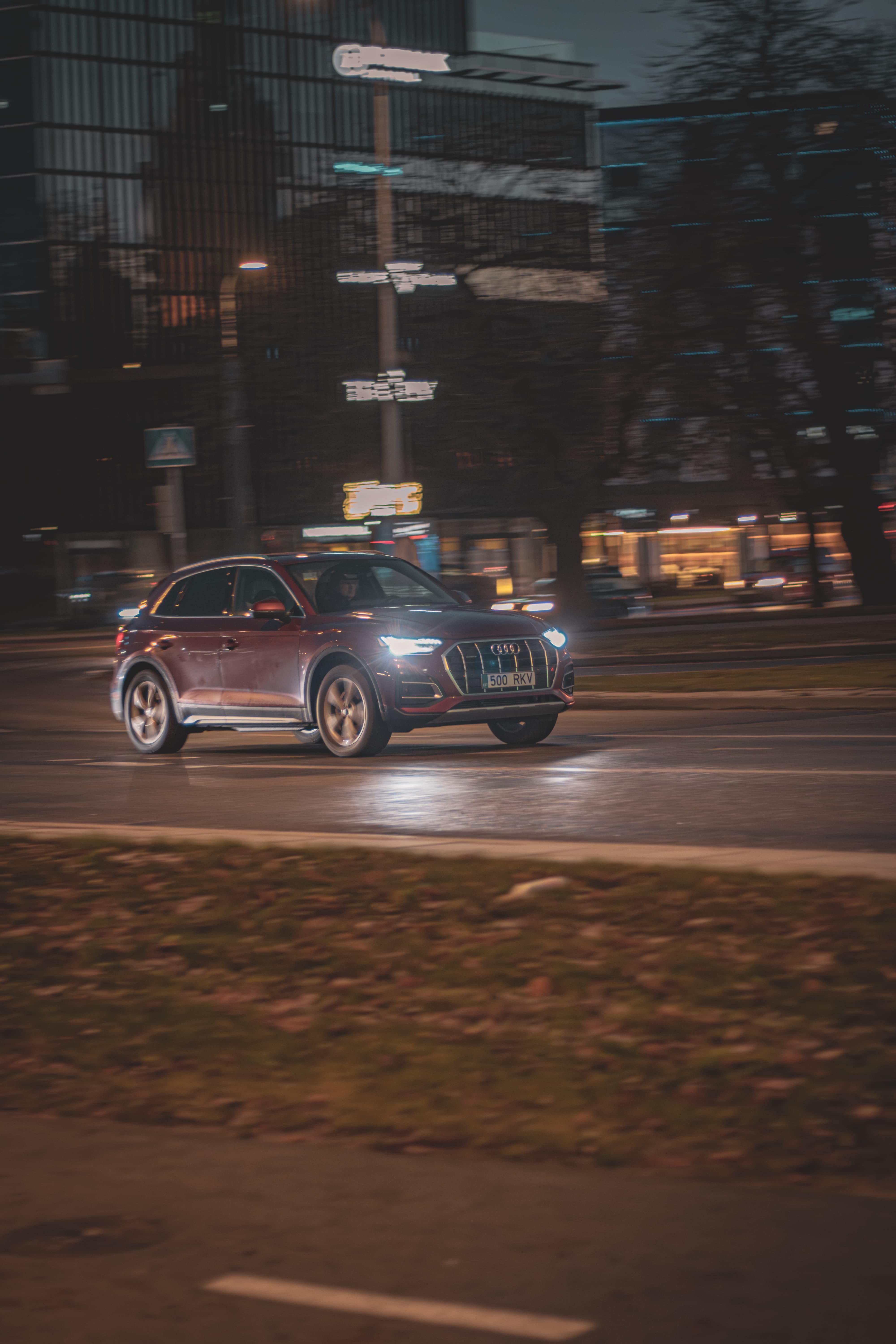 Audi Q5 panning shot